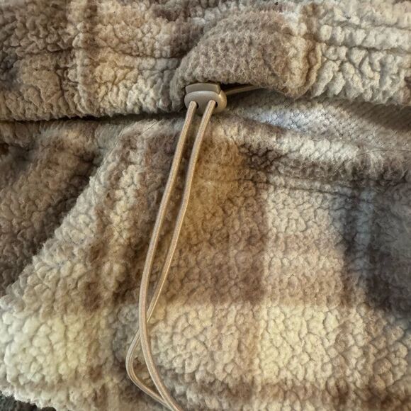 Love Tree plaid Sherpa pull over size Small - Picture 5 of 7